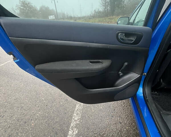 Синий Пежо 307, объемом двигателя 2 л и пробегом 168 тыс. км за 4000 $, фото 15 на Automoto.ua