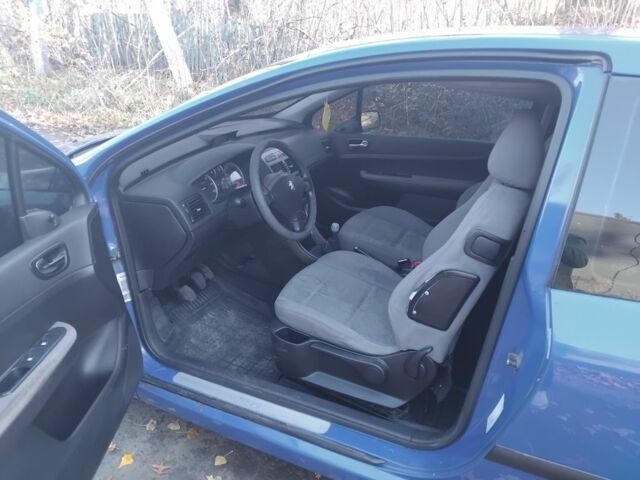 Синій Пежо 307, об'ємом двигуна 2 л та пробігом 260 тис. км за 1699 $, фото 10 на Automoto.ua