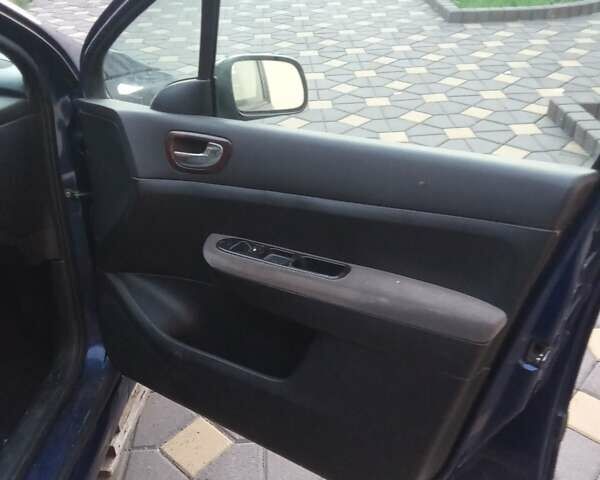 Синій Пежо 307, об'ємом двигуна 2 л та пробігом 347 тис. км за 999 $, фото 8 на Automoto.ua