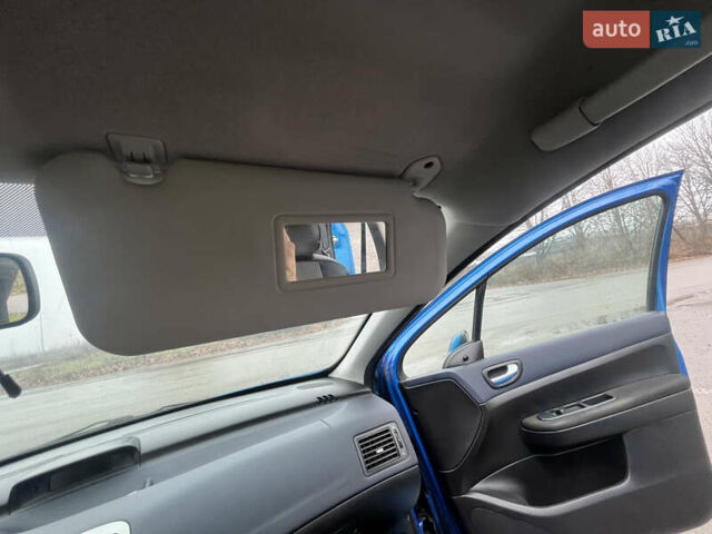 Синий Пежо 307, объемом двигателя 2 л и пробегом 168 тыс. км за 4000 $, фото 35 на Automoto.ua