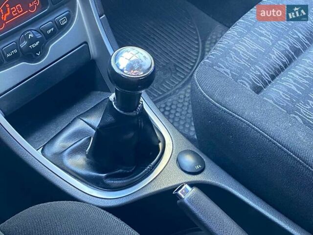 Пежо 307 2004 в Киеве на Automoto.ua Синий Пежо 307, объемом двигателя 1.6 л и пробегом 266 тыс. км за 3690 $, фото 19 на Automoto.ua