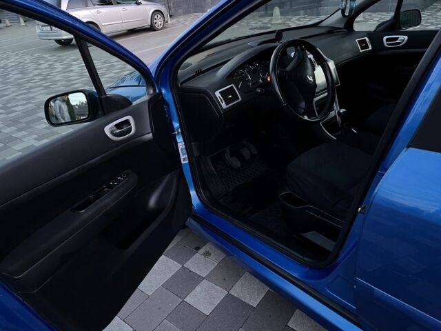 Синий Пежо 307, объемом двигателя 2 л и пробегом 391 тыс. км за 3450 $, фото 6 на Automoto.ua