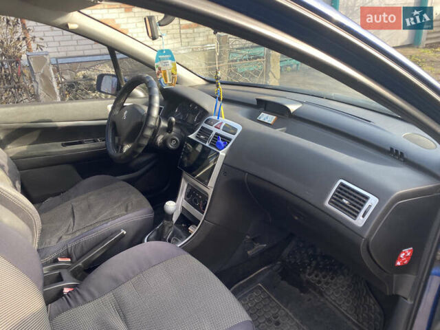 Синий Пежо 307, объемом двигателя 2 л и пробегом 231 тыс. км за 5300 $, фото 4 на Automoto.ua
