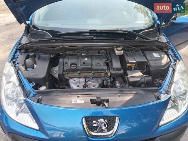 Синий Пежо 307, объемом двигателя 1.59 л и пробегом 155 тыс. км за 4400 $, фото 4 на Automoto.ua