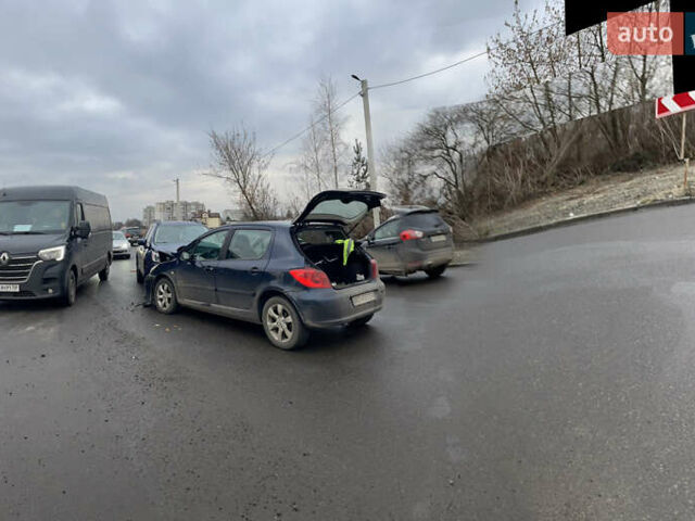 Синий Пежо 307, объемом двигателя 1.6 л и пробегом 240 тыс. км за 1600 $, фото 4 на Automoto.ua