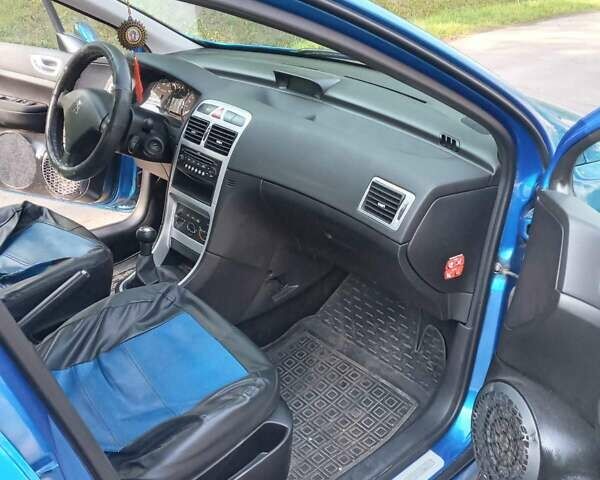 Синий Пежо 307, объемом двигателя 1.59 л и пробегом 155 тыс. км за 4400 $, фото 5 на Automoto.ua