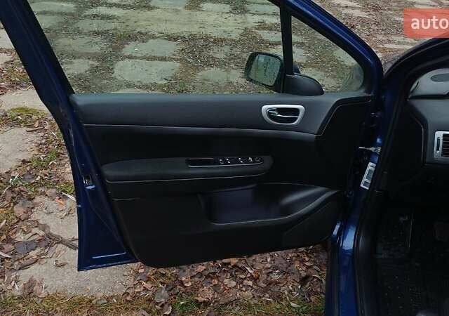 Синий Пежо 307, объемом двигателя 1.6 л и пробегом 262 тыс. км за 3800 $, фото 1 на Automoto.ua