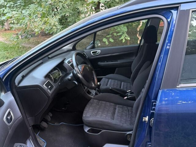 Синий Пежо 307, объемом двигателя 1.6 л и пробегом 270 тыс. км за 2300 $, фото 12 на Automoto.ua