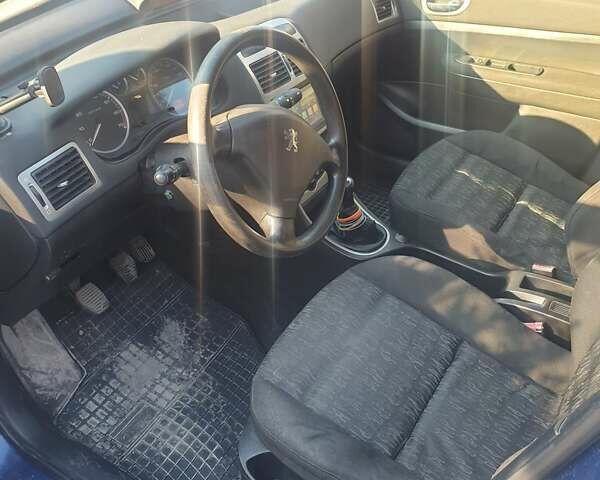 Синий Пежо 307, объемом двигателя 1.59 л и пробегом 335 тыс. км за 3500 $, фото 4 на Automoto.ua