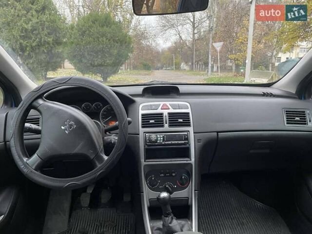 Синий Пежо 307, объемом двигателя 1.6 л и пробегом 150 тыс. км за 4900 $, фото 4 на Automoto.ua