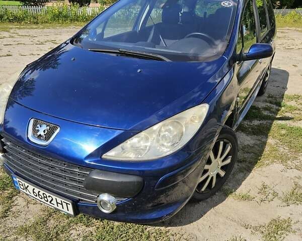 Синій Пежо 307, об'ємом двигуна 1.6 л та пробігом 240 тис. км за 3900 $, фото 2 на Automoto.ua