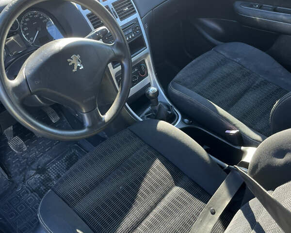 Синий Пежо 307, объемом двигателя 1.36 л и пробегом 120 тыс. км за 4350 $, фото 9 на Automoto.ua