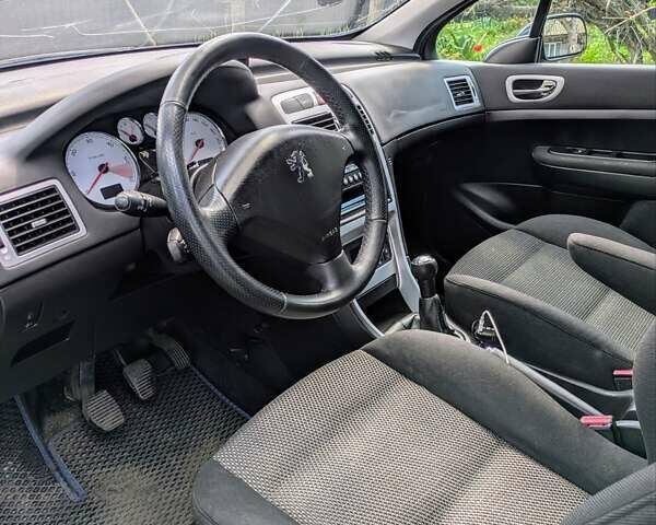 Синий Пежо 307, объемом двигателя 1.56 л и пробегом 273 тыс. км за 3800 $, фото 8 на Automoto.ua