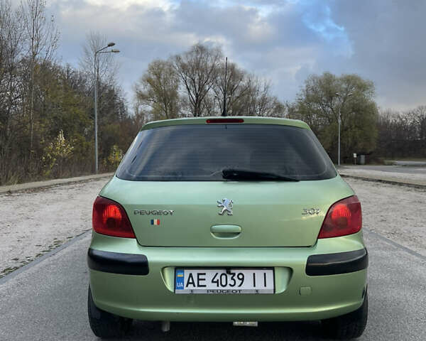 Зеленый Пежо 307, объемом двигателя 1.59 л и пробегом 228 тыс. км за 3399 $, фото 5 на Automoto.ua