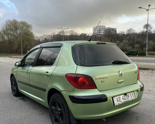 Зеленый Пежо 307, объемом двигателя 1.59 л и пробегом 228 тыс. км за 3399 $, фото 6 на Automoto.ua