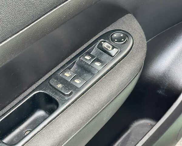 Зеленый Пежо 307, объемом двигателя 1.59 л и пробегом 228 тыс. км за 3500 $, фото 14 на Automoto.ua