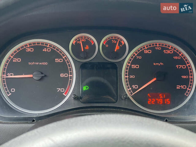 Зеленый Пежо 307, объемом двигателя 1.59 л и пробегом 228 тыс. км за 3500 $, фото 13 на Automoto.ua