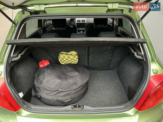 Зеленый Пежо 307, объемом двигателя 1.59 л и пробегом 198 тыс. км за 4500 $, фото 4 на Automoto.ua