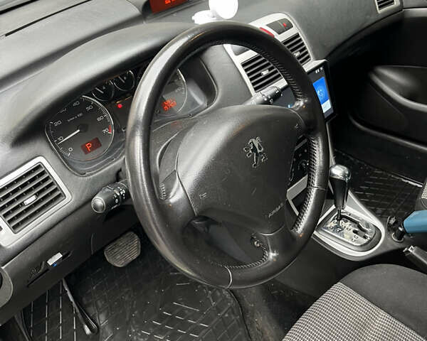 Зеленый Пежо 307, объемом двигателя 1.59 л и пробегом 198 тыс. км за 4500 $, фото 5 на Automoto.ua