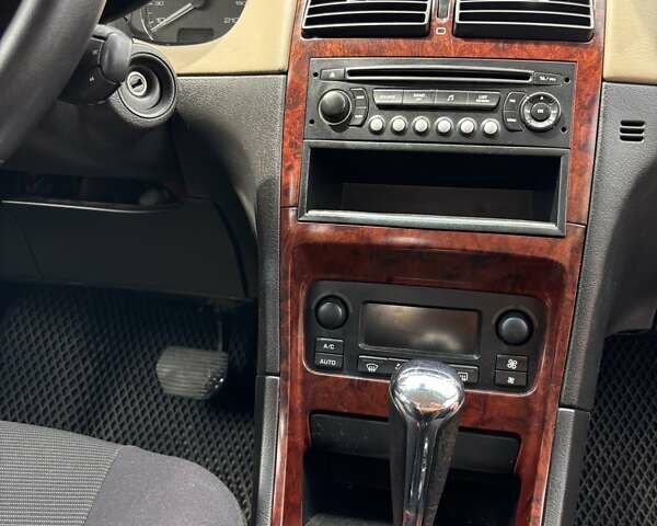 Зелений Пежо 307, об'ємом двигуна 1.59 л та пробігом 280 тис. км за 4600 $, фото 11 на Automoto.ua