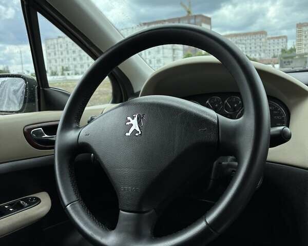 Зелений Пежо 307, об'ємом двигуна 1.59 л та пробігом 280 тис. км за 4600 $, фото 21 на Automoto.ua