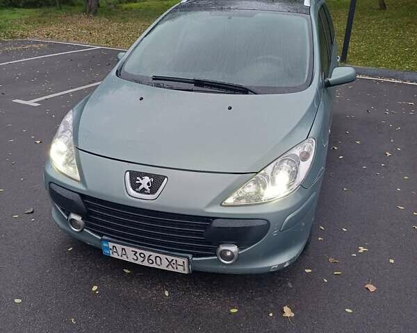 Зелений Пежо 307, об'ємом двигуна 2 л та пробігом 262 тис. км за 3600 $, фото 5 на Automoto.ua