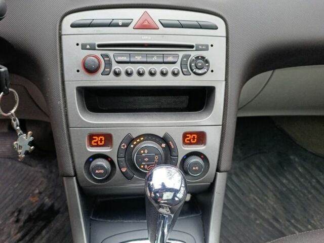 Белый Пежо 308, объемом двигателя 1.6 л и пробегом 110 тыс. км за 5500 $, фото 10 на Automoto.ua