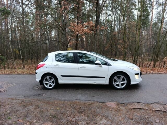 Белый Пежо 308, объемом двигателя 1.6 л и пробегом 110 тыс. км за 5500 $, фото 4 на Automoto.ua