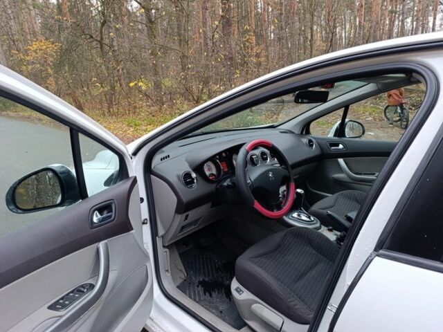 Белый Пежо 308, объемом двигателя 1.6 л и пробегом 110 тыс. км за 5500 $, фото 12 на Automoto.ua