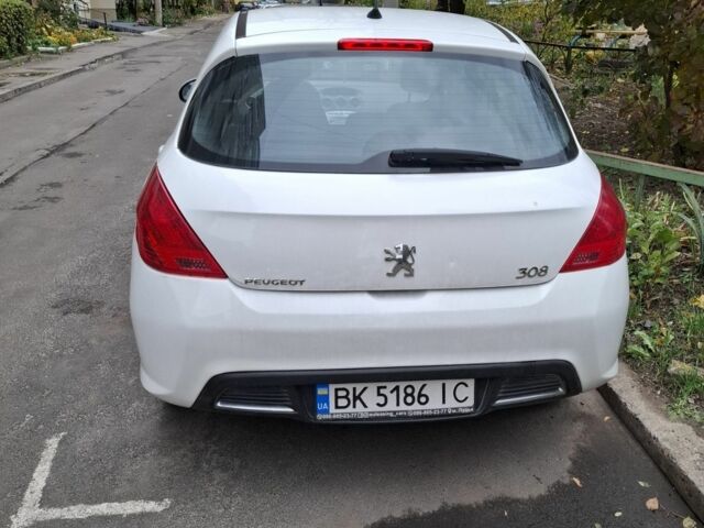 Белый Пежо 308, объемом двигателя 1.6 л и пробегом 1 тыс. км за 4000 $, фото 2 на Automoto.ua