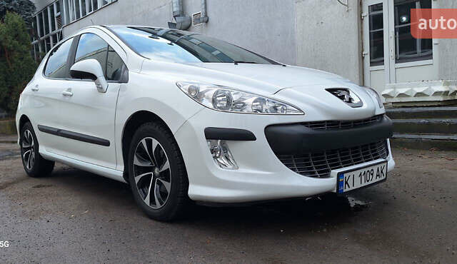 Белый Пежо 308, объемом двигателя 1.6 л и пробегом 121 тыс. км за 6550 $, фото 19 на Automoto.ua