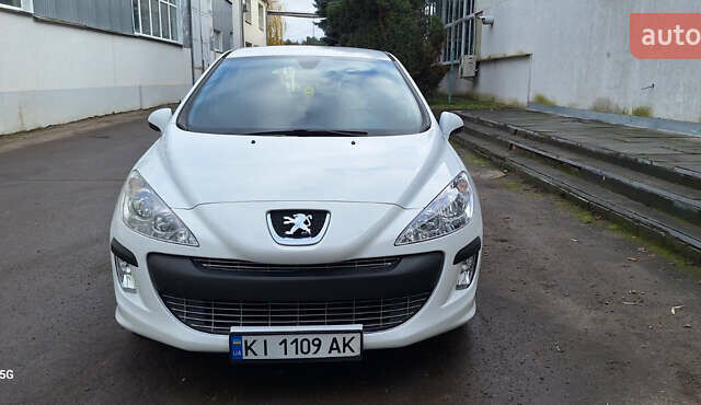 Белый Пежо 308, объемом двигателя 1.6 л и пробегом 121 тыс. км за 6550 $, фото 29 на Automoto.ua