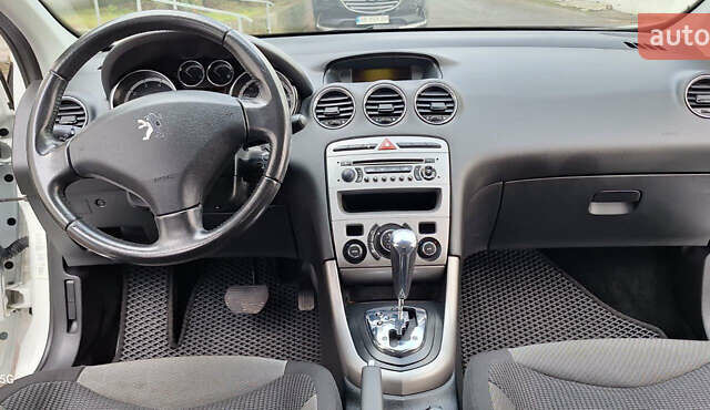 Белый Пежо 308, объемом двигателя 1.6 л и пробегом 121 тыс. км за 6550 $, фото 10 на Automoto.ua
