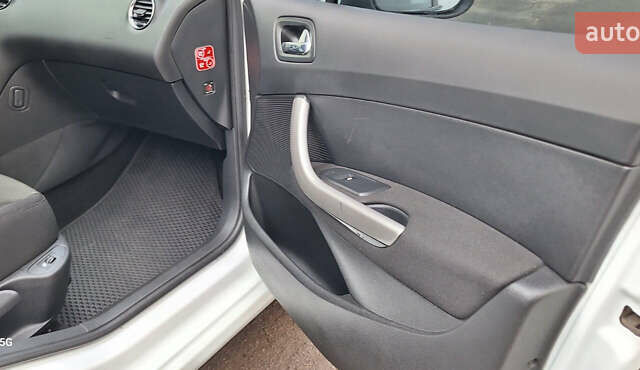 Белый Пежо 308, объемом двигателя 1.6 л и пробегом 121 тыс. км за 6550 $, фото 18 на Automoto.ua