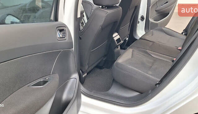 Белый Пежо 308, объемом двигателя 1.6 л и пробегом 121 тыс. км за 6550 $, фото 13 на Automoto.ua