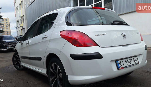 Белый Пежо 308, объемом двигателя 1.6 л и пробегом 121 тыс. км за 6550 $, фото 25 на Automoto.ua