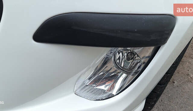 Белый Пежо 308, объемом двигателя 1.6 л и пробегом 121 тыс. км за 6550 $, фото 14 на Automoto.ua