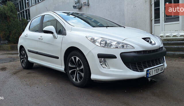 Белый Пежо 308, объемом двигателя 1.6 л и пробегом 121 тыс. км за 6550 $, фото 16 на Automoto.ua