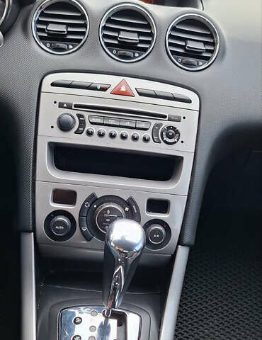 Белый Пежо 308, объемом двигателя 1.6 л и пробегом 121 тыс. км за 6550 $, фото 32 на Automoto.ua