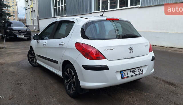 Белый Пежо 308, объемом двигателя 1.6 л и пробегом 121 тыс. км за 6550 $, фото 26 на Automoto.ua