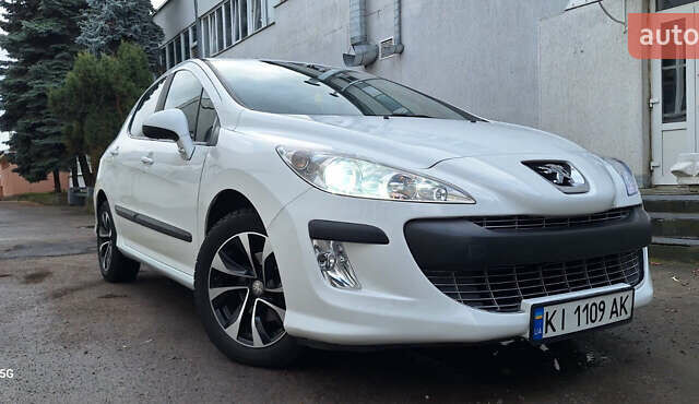 Белый Пежо 308, объемом двигателя 1.6 л и пробегом 121 тыс. км за 6550 $, фото 31 на Automoto.ua