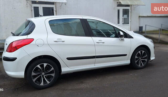 Белый Пежо 308, объемом двигателя 1.6 л и пробегом 121 тыс. км за 6550 $, фото 24 на Automoto.ua