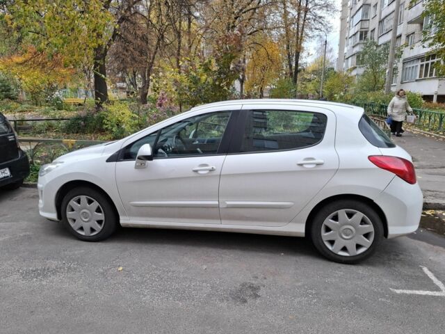 Белый Пежо 308, объемом двигателя 1.6 л и пробегом 1 тыс. км за 4000 $, фото 1 на Automoto.ua