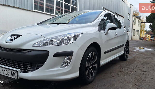 Белый Пежо 308, объемом двигателя 1.6 л и пробегом 121 тыс. км за 6550 $, фото 22 на Automoto.ua