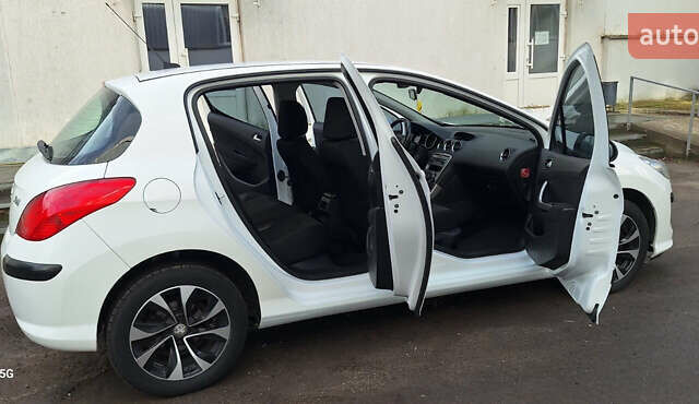 Белый Пежо 308, объемом двигателя 1.6 л и пробегом 121 тыс. км за 6550 $, фото 9 на Automoto.ua