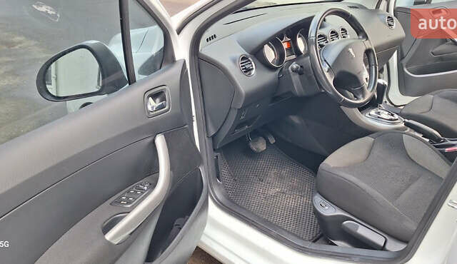 Белый Пежо 308, объемом двигателя 1.6 л и пробегом 121 тыс. км за 6550 $, фото 11 на Automoto.ua