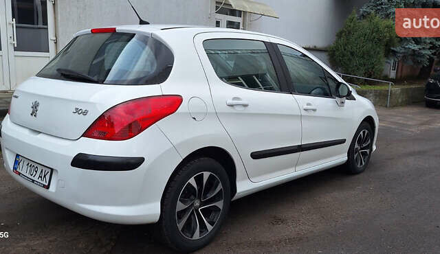 Белый Пежо 308, объемом двигателя 1.6 л и пробегом 121 тыс. км за 6550 $, фото 17 на Automoto.ua