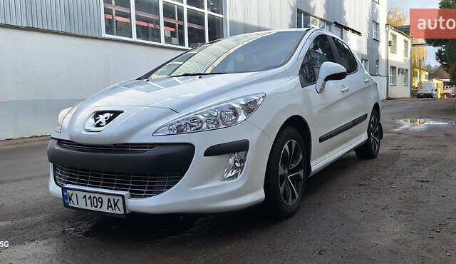 Белый Пежо 308, объемом двигателя 1.6 л и пробегом 121 тыс. км за 6550 $, фото 2 на Automoto.ua