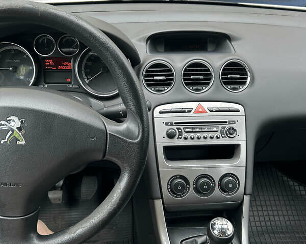 Белый Пежо 308, объемом двигателя 1.6 л и пробегом 280 тыс. км за 6000 $, фото 8 на Automoto.ua