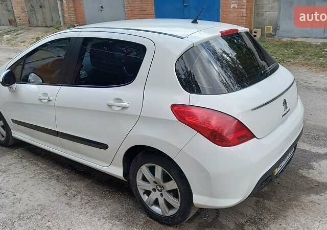 Білий Пежо 308, об'ємом двигуна 0 л та пробігом 83 тис. км за 8500 $, фото 4 на Automoto.ua